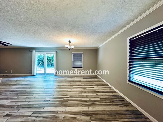 Building Photo - Overland Park Ranch w/ Wood Floors, Update...