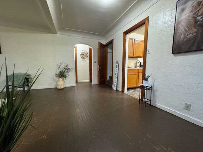 Building Photo - 3 bed, 1 bath home for rent in Waterloo