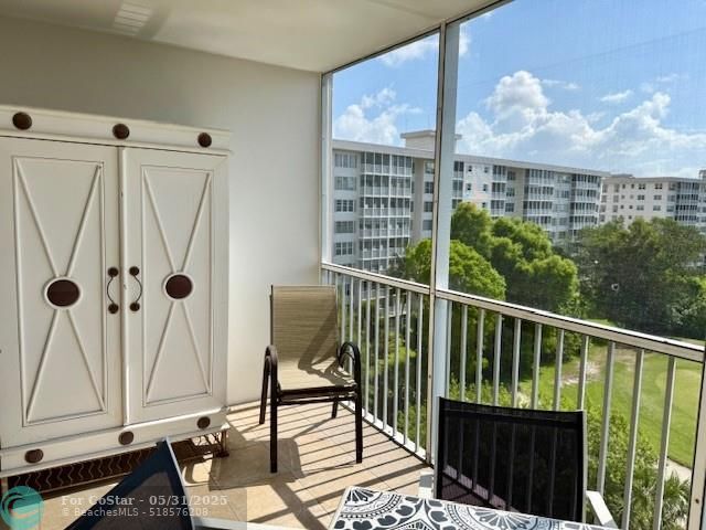 Building Photo - 3250 N Palm Aire Dr