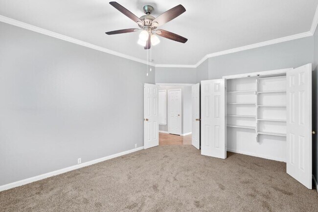 Building Photo - 10724 Thoroughbred Dr