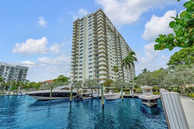 Primary Photo - 3200 Port Royale Dr N