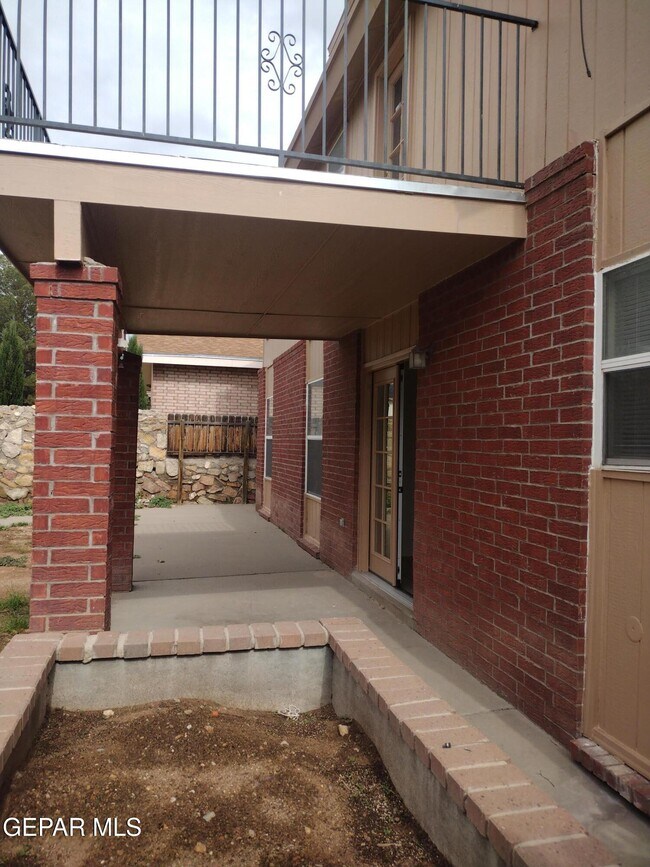 Building Photo - 4620 Loma Linda Cir
