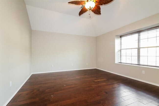 Building Photo - 2809 Victoria Dr