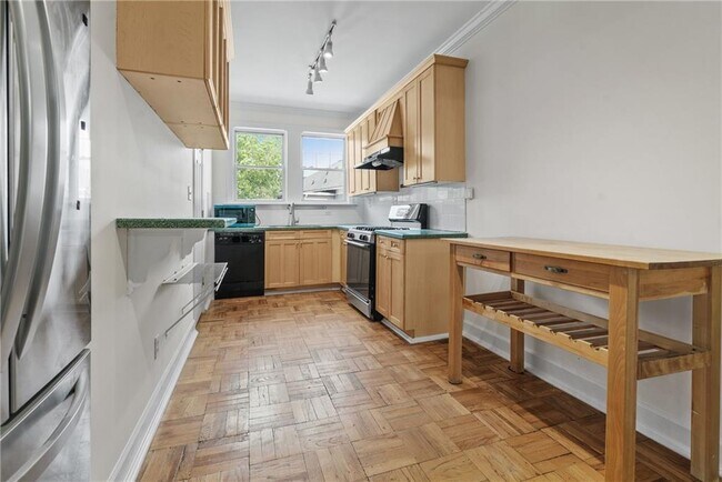 Building Photo - 878 Briarcliff Rd NE