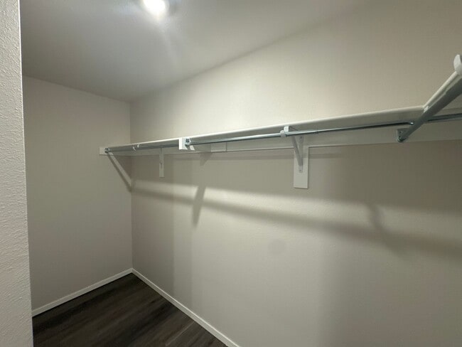 Building Photo - Preleasing NOW — Stylish 3 Bed / 2 Bath Home in Barberry Court!