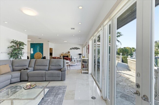 Building Photo - 1249 Biscaya Dr