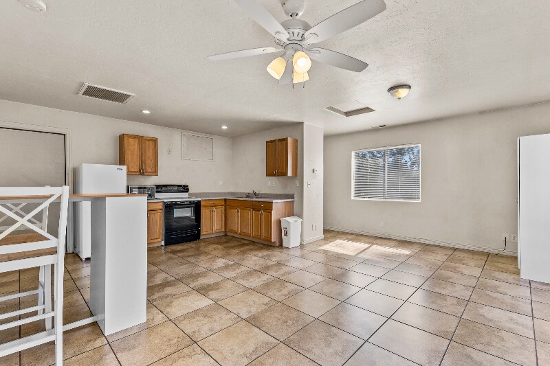 Building Photo - 1378 E Hatcher Dr