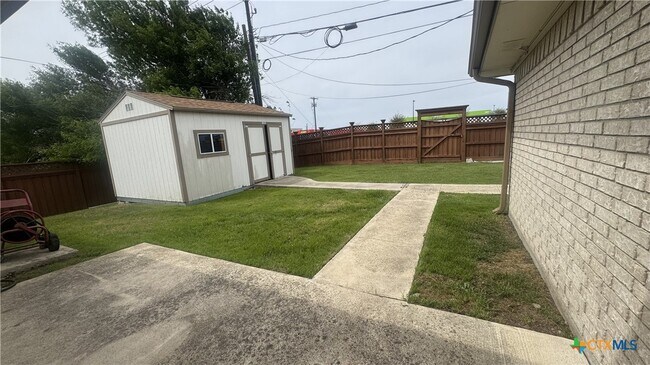 Building Photo - 3701 Water Oak Dr