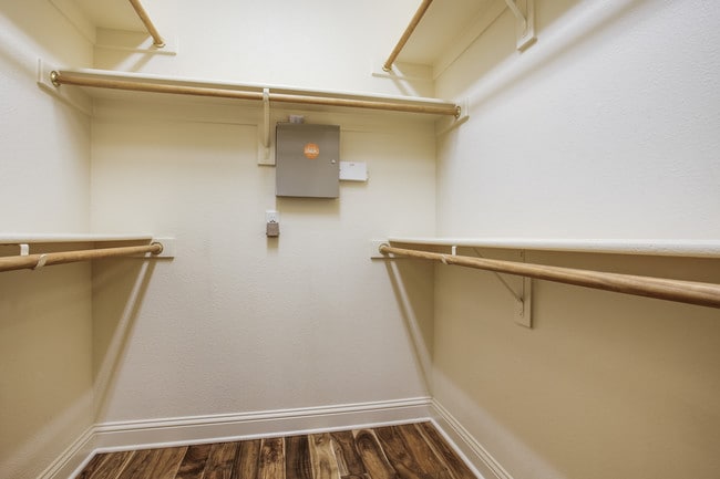 Building Photo - 2712 Merida Ave