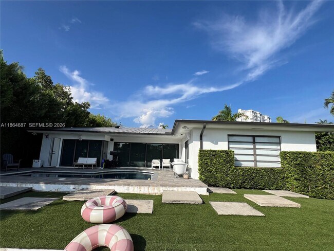 Building Photo - 2062 NE 121st Rd