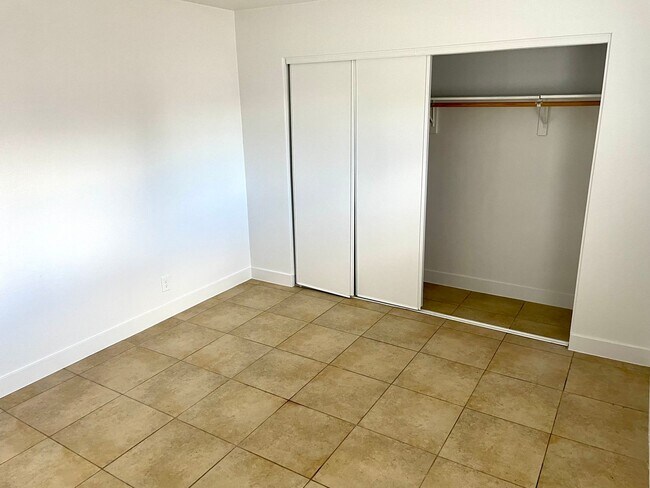 Building Photo - 3351 Brussels St