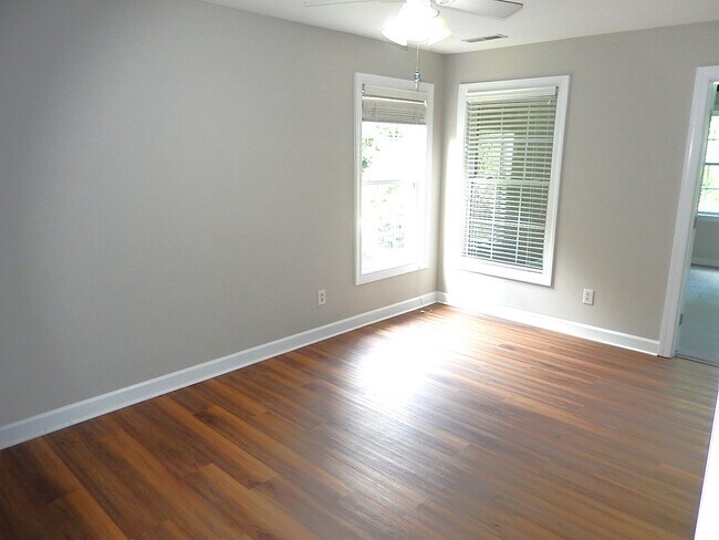 Building Photo - 10612 River Forest Dr