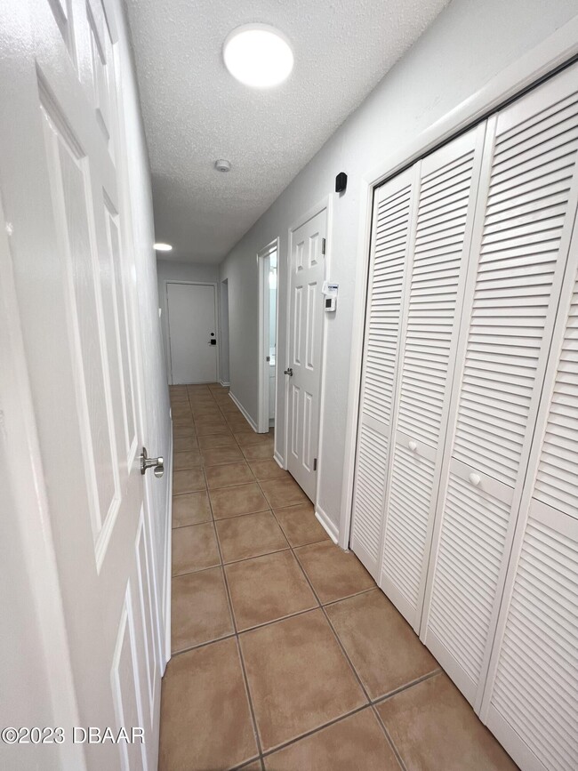 Building Photo - 9 Lakewood Park