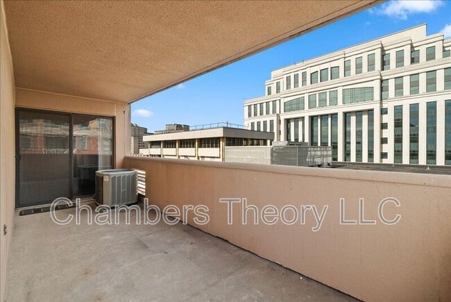 Building Photo - 1301 N Courthouse Rd