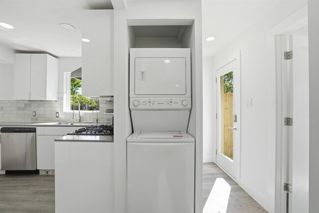 Building Photo - 4929 Creekmont Dr