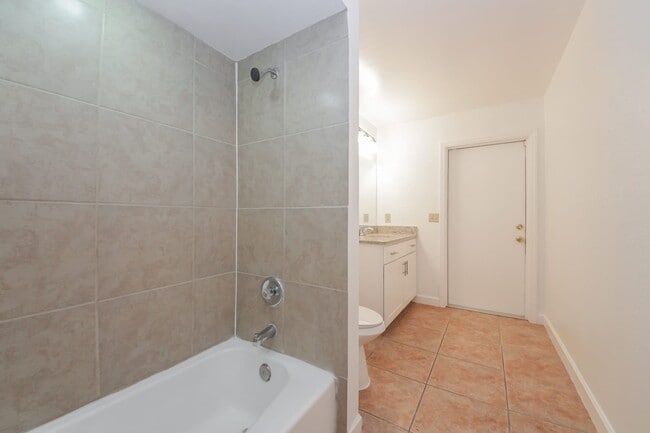 Building Photo - 109 Slade Dr