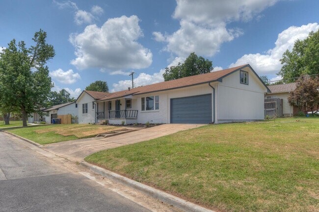Building Photo - 2508 S Irvington Ave