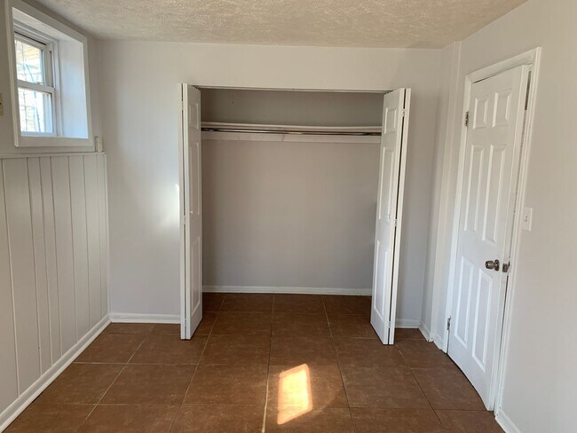 Building Photo - 2819 Clinton Rd