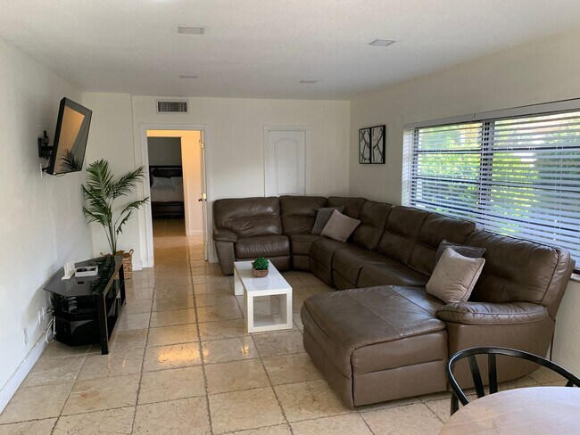 Building Photo - Single Family Home 5/3