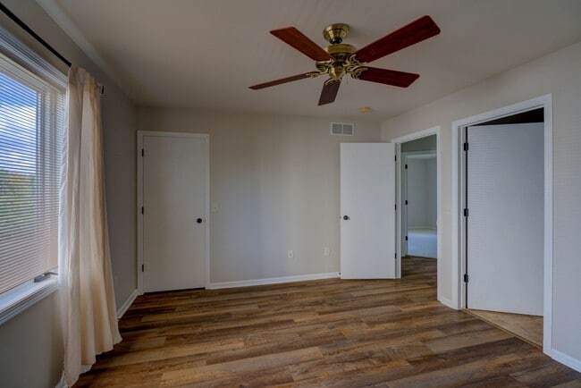 Building Photo - 2770 Sunflower Dr
