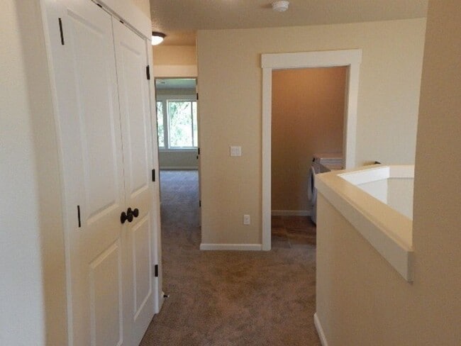 Building Photo - 5 Bedroom Beaverton Home!!!