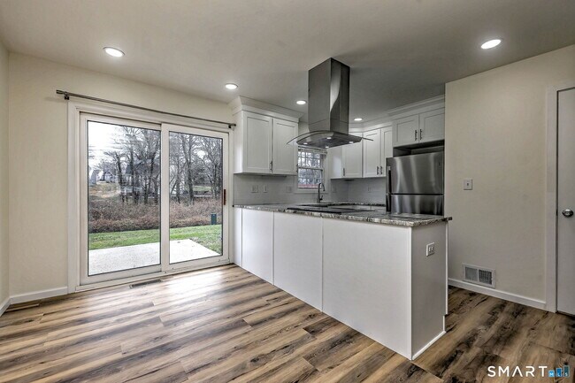 Building Photo - 65 Salem Walk