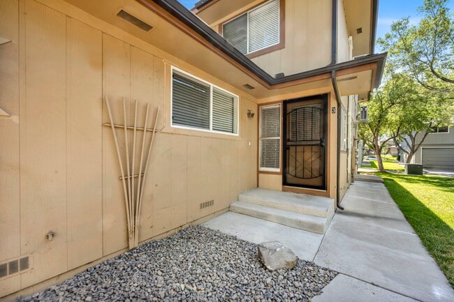Building Photo - 612 Pine Meadows Dr