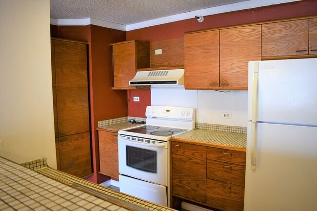 Building Photo - Honolulu Tower 2br/1ba/1pkg in Downtown Ho...