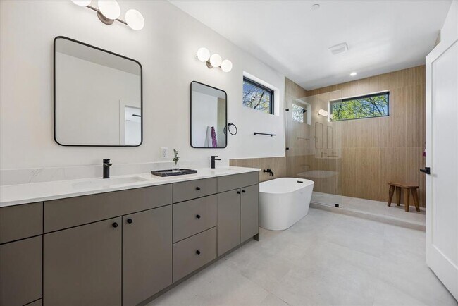 Building Photo - 4416 S 1st St