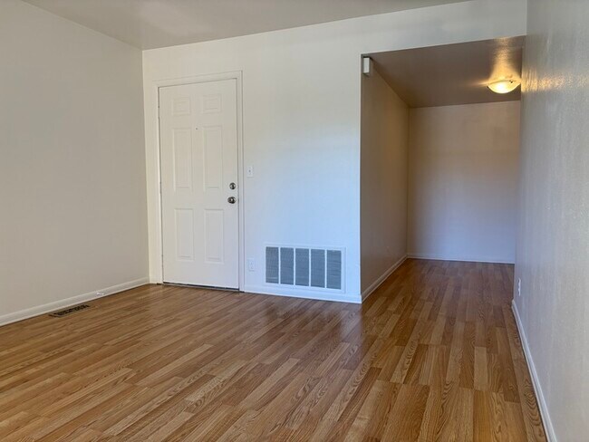 Building Photo - Spacious & Stylish 1-Bedroom Condo in the ...