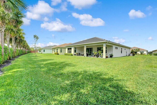 Building Photo - 5364 Siesta Key Ln