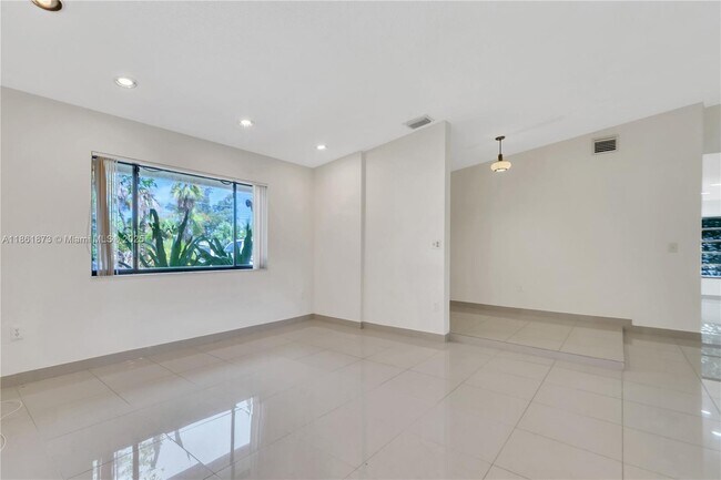 Building Photo - 4585 SW 87th Ave