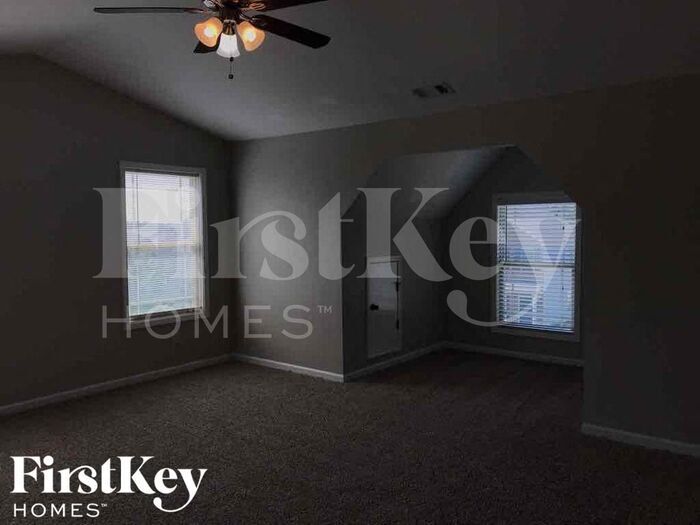 Building Photo - 260 Village Broad St