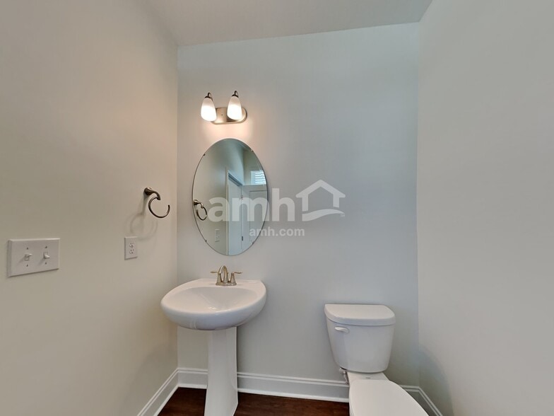 Building Photo - 183 Larragan Dr