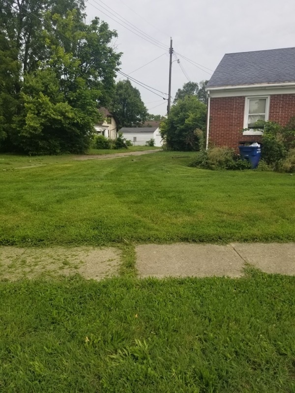 Building Photo - 2105 Lakeview Ave