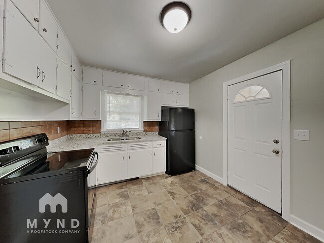 Building Photo - 1329 5 Mile Rd