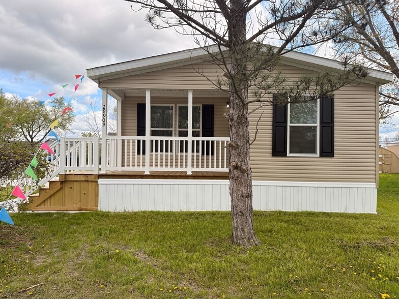 Building Photo - 29909 Flushing Dr
