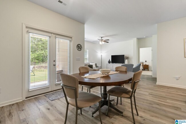 Building Photo - 5700 Post Oak Trl