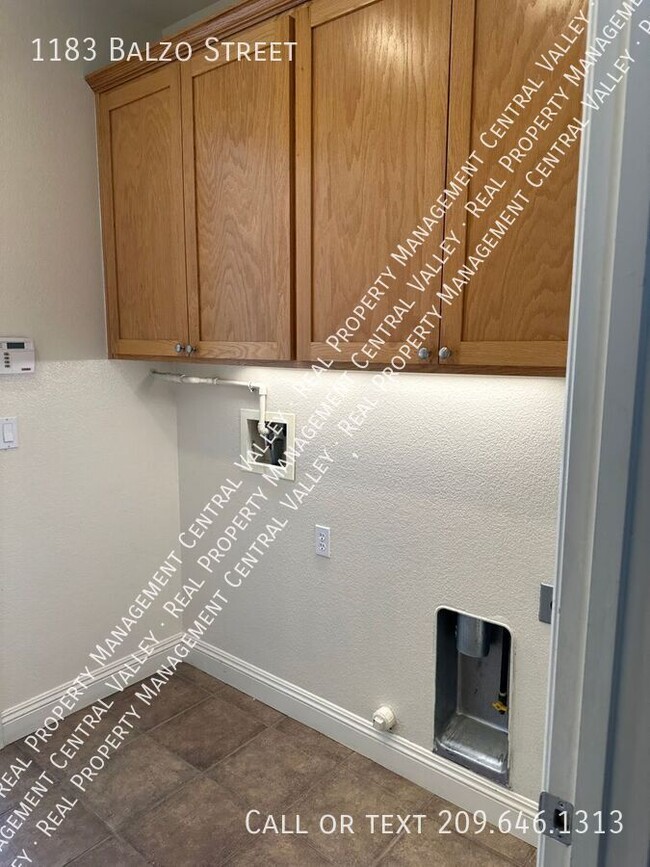 Building Photo - Manteca 4 Bedroom 3 Bathroom Single Story ...