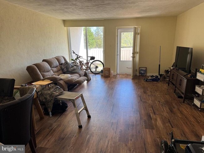 Primary Photo - 1212 Forest Ln