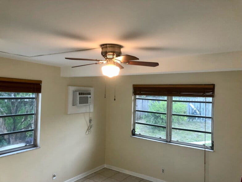 Living Room - 1412 NE 2nd Ave