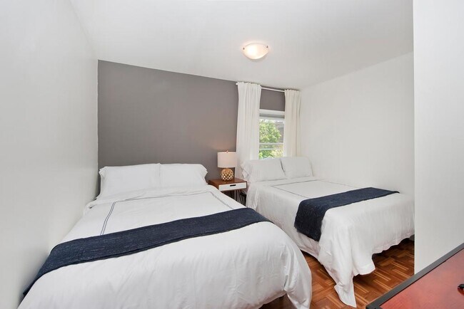 Building Photo - 1 Saddlewood Ct