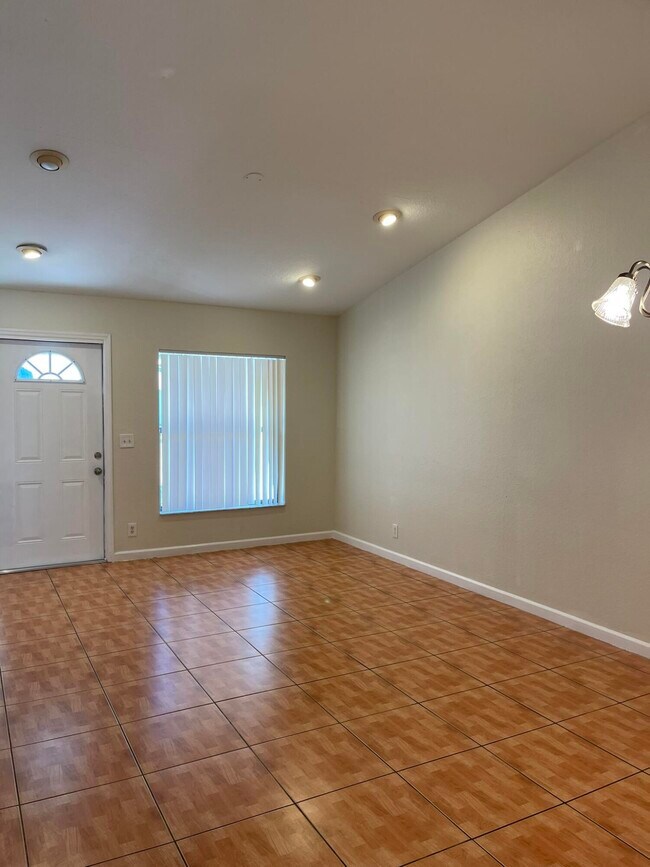Building Photo - 3816 Woodridge Terrace