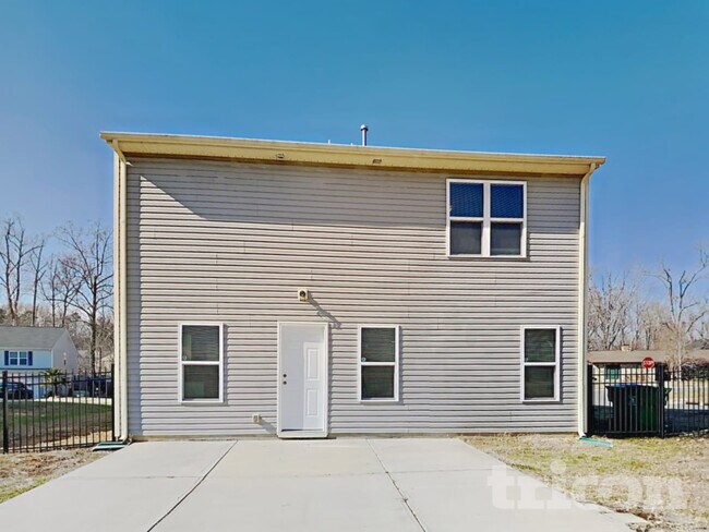 Building Photo - 1912 Carpenter Cabin Dr