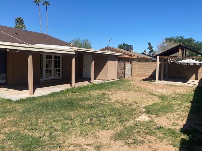 Building Photo - Nicely updated 3/2 SFH in Glendale w no HOA