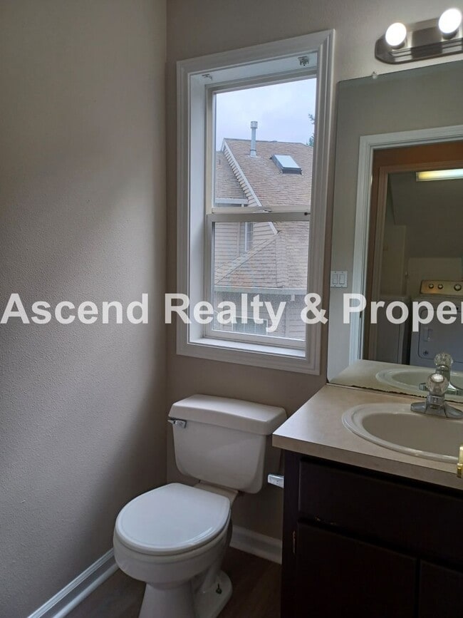 Building Photo - Gorgeous Updated Murrayhill Area 4 Bed on ...