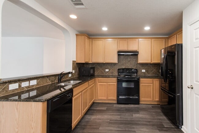 Building Photo - Beautiful 3 BR/2 bath home in Avery Park ready for immediate move in!