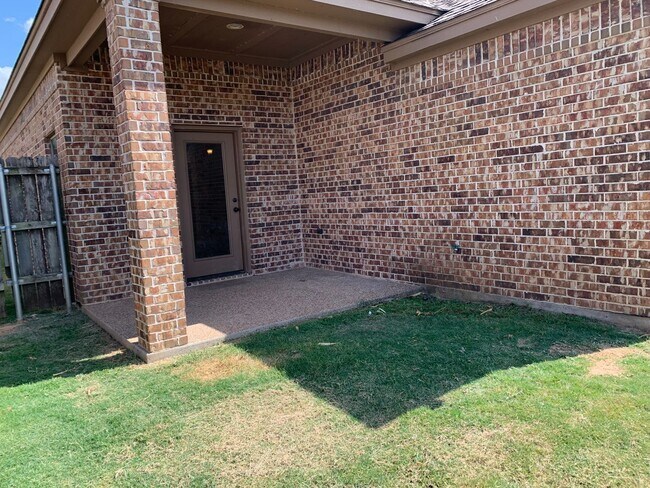 Building Photo - 3 Bedroom Single Family Home