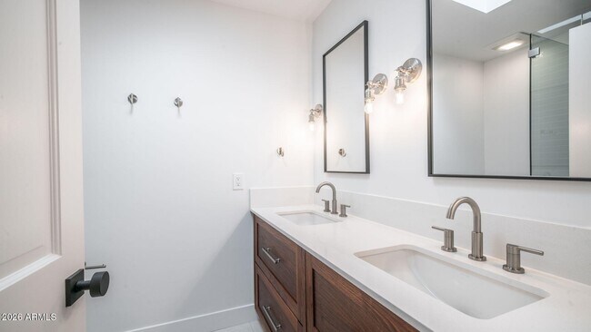 Building Photo - 6833 N 18th St