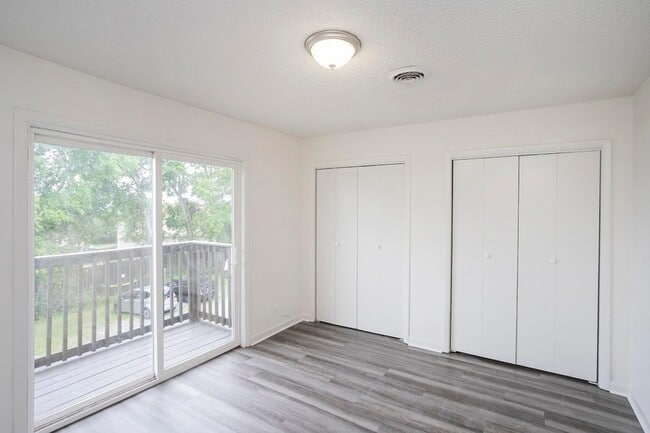 Building Photo - 1517 Meadow Bend Dr